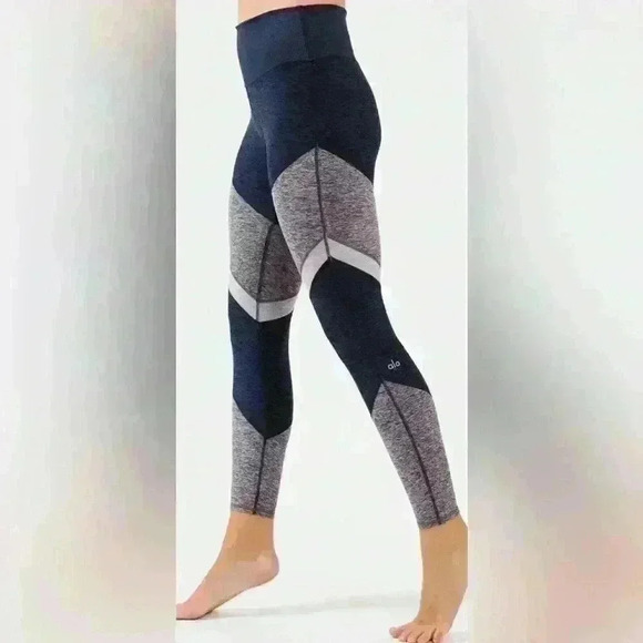 ALO Alosoft High Waist 7/8 Sheila Leggings in Berry And Gold Size Small - Picture 6 of 7